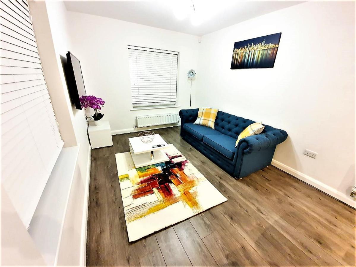 Manchester Holiday Apartment *