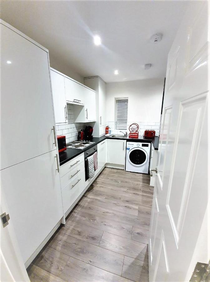 Manchester Holiday Apartment * Манчестер